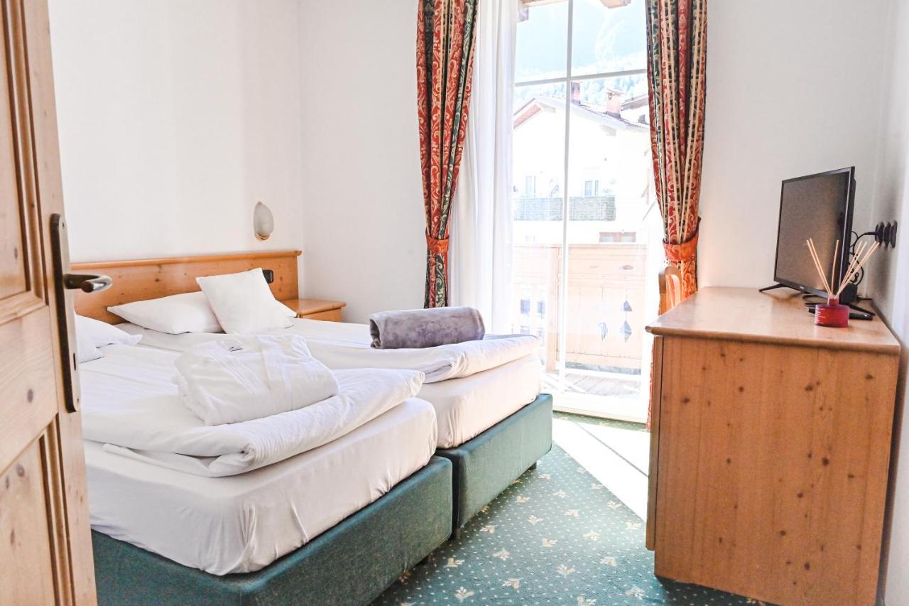 Alp Hotel Dolomiti Dimaro Exterior photo