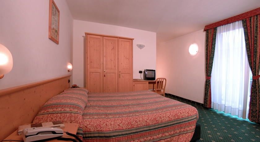 Alp Hotel Dolomiti Dimaro Exterior photo