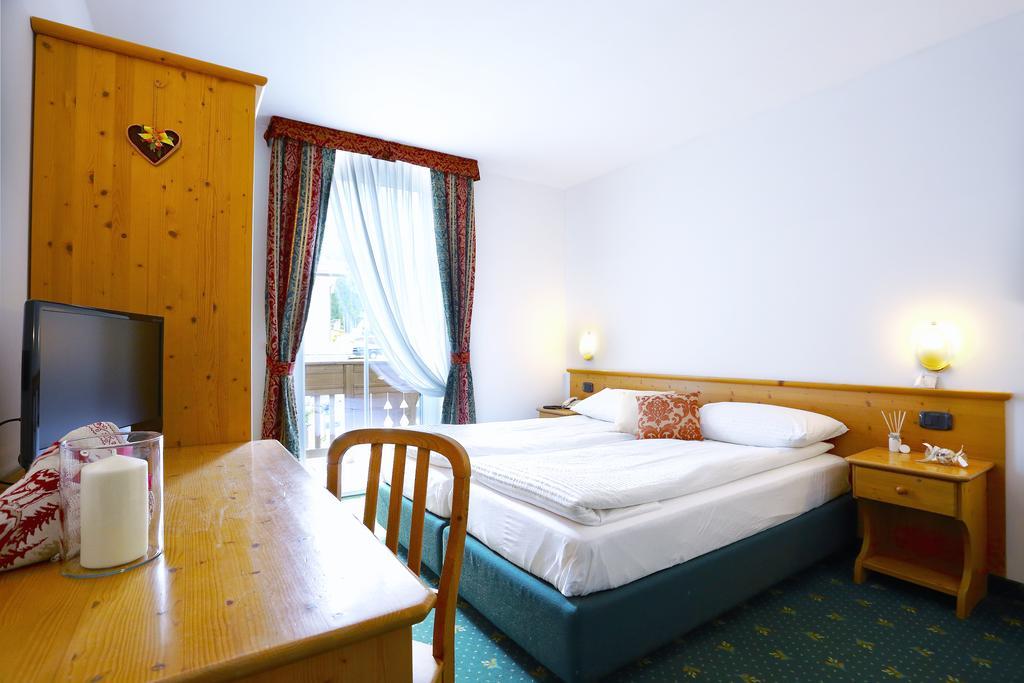 Alp Hotel Dolomiti Dimaro Exterior photo