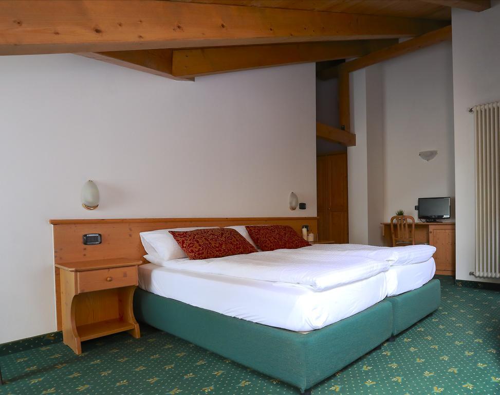 Alp Hotel Dolomiti Dimaro Exterior photo